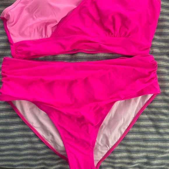 BRAND NEW Vibrant Pink Bikini Set - Picture 1 of 9
